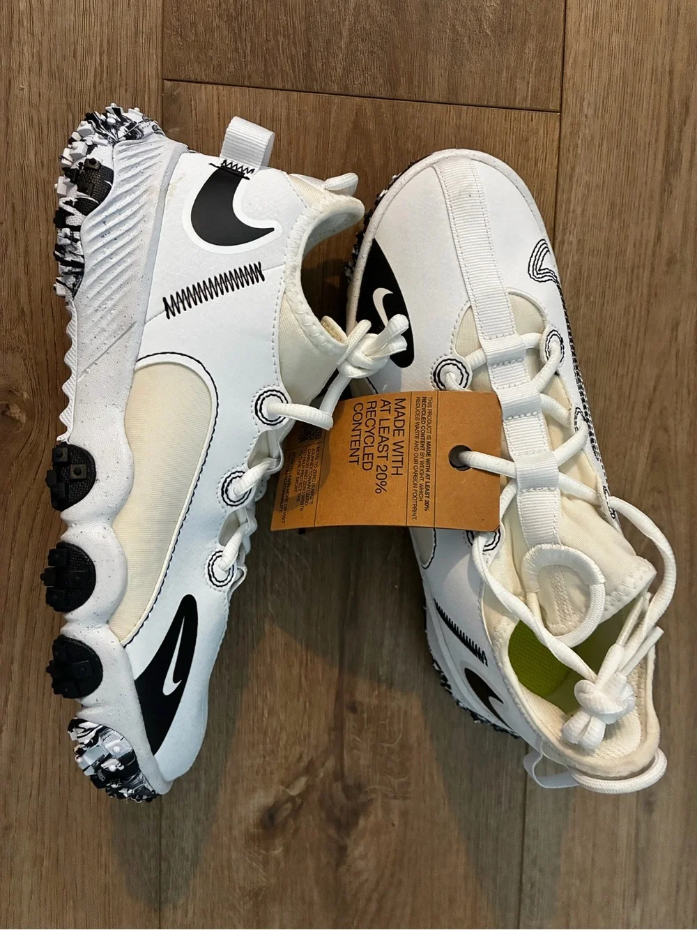 Nike Kids White and Black Baseball turf shoes 4.5